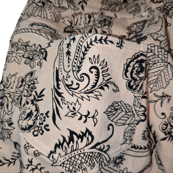 St.John Velvet Floral Paisley High Rise Jeans..Size 12 - Picture 8 of 9